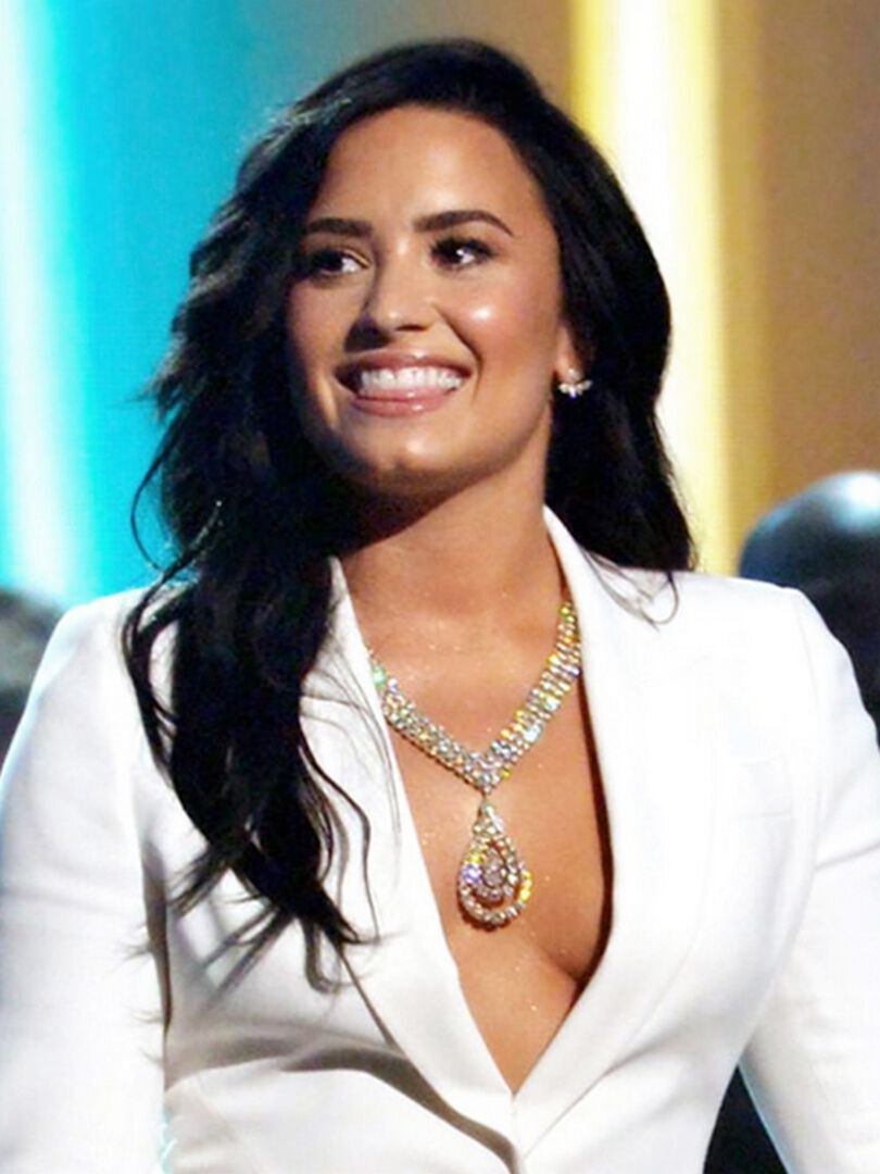 Demi Lovato-CELEBRITY SPARKLE