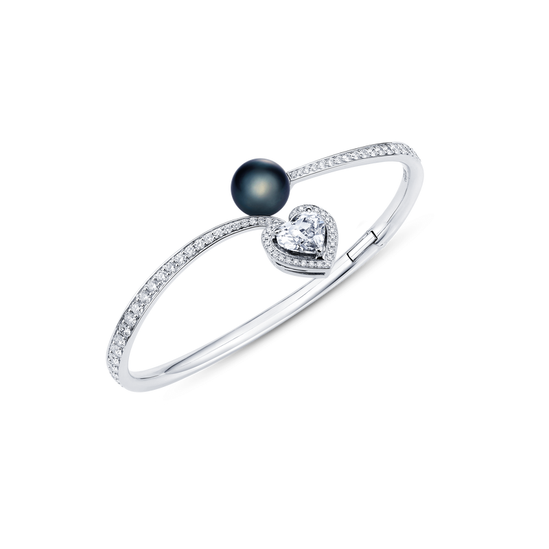 Venus Diamond Heart Pav&eacute; Bangle